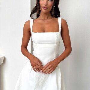 Chic Strapless White Dress